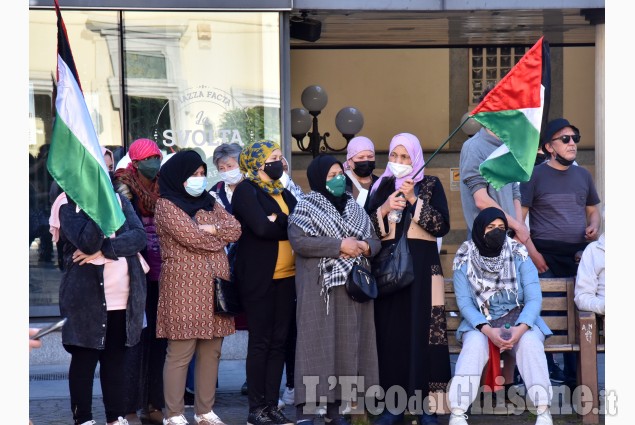 Pinerolo : Manifestazione in Piazza Facta  Pro Palestinesi