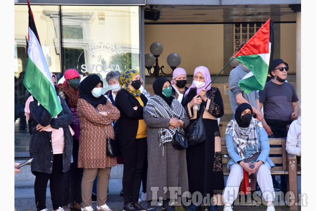 Pinerolo : Manifestazione in Piazza Facta  Pro Palestinesi