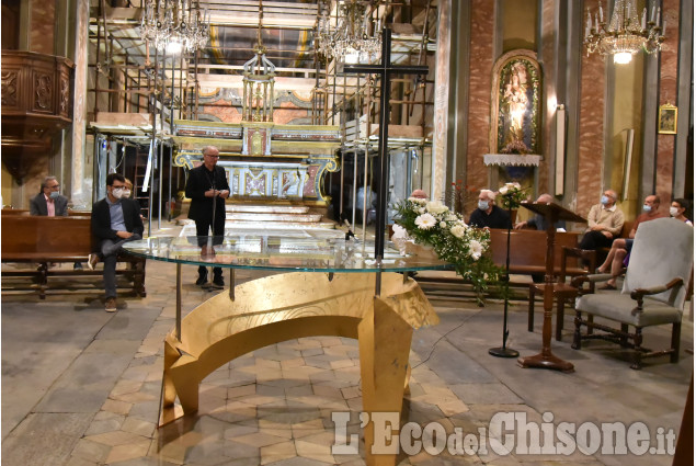 Buriasco, il nuovo altare realizzato dallo scultore Elio Garis