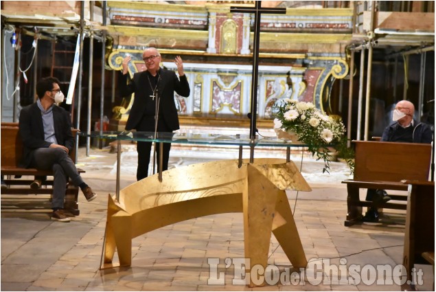Buriasco, il nuovo altare realizzato dallo scultore Elio Garis