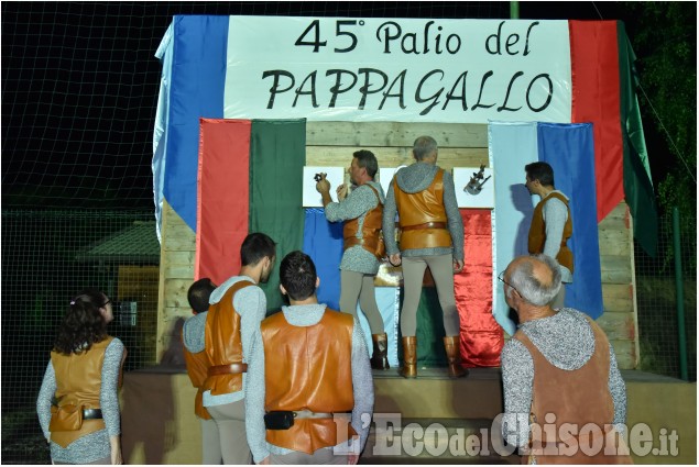 Prarostino: Sfida dei balestrieri al "45° Palio del Pappagallo"