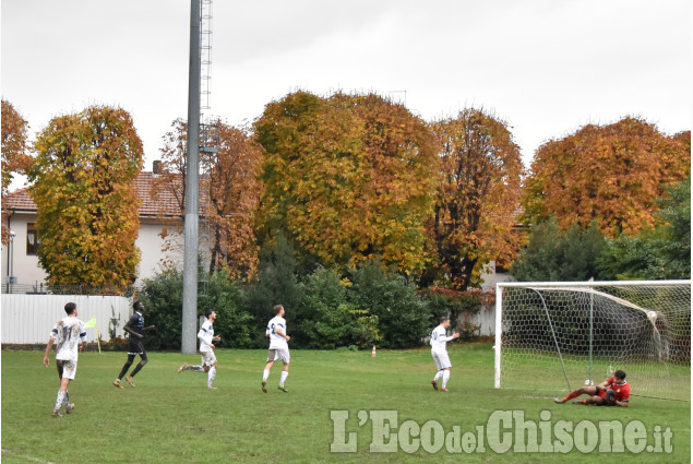 Calcio Eccellenza: Pinerolo vince contro l’Atletico Torino sotto la pioggia