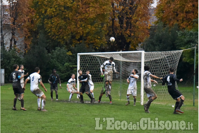Calcio Eccellenza: Pinerolo vince contro l’Atletico Torino sotto la pioggia