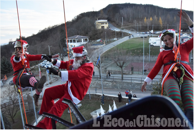 Prarostino Santa Claus si è calato dal faro