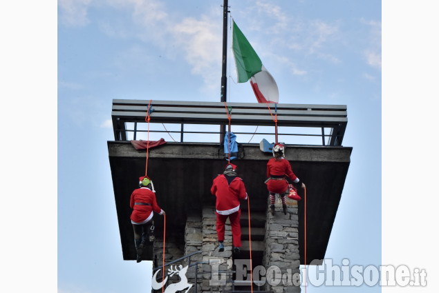 Prarostino Santa Claus si è calato dal faro