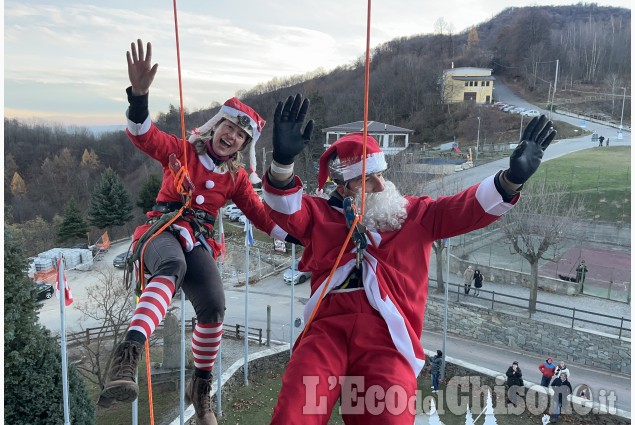 Prarostino Santa Claus si è calato dal faro