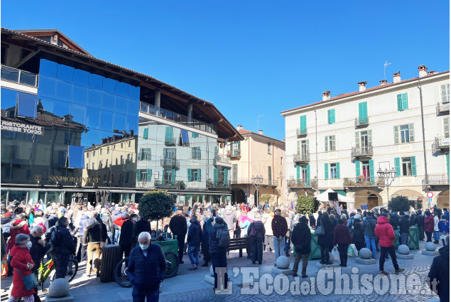 Pinerolo oltre 300 in piazza Facta contro la guerra in Ucraina