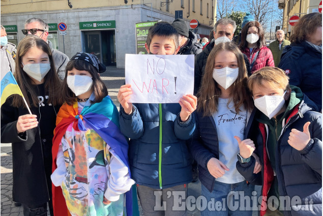 Pinerolo oltre 300 in piazza Facta contro la guerra in Ucraina