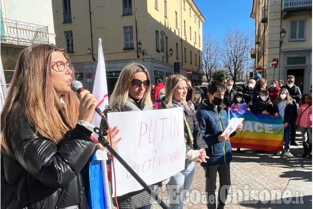 Pinerolo oltre 300 in piazza Facta contro la guerra in Ucraina