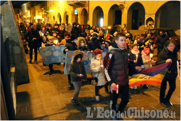 Piobesi: una fiaccolata per dire no alla guerra