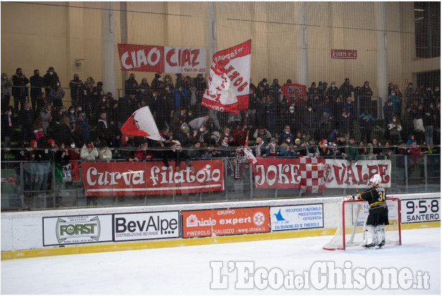 Hockey ghiaccio, altre immagini della grande festa a Toŕre