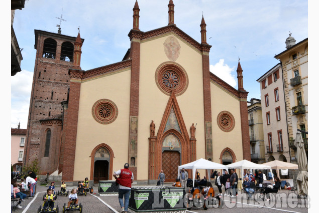 Pinerolo: macchine a pedali per bambini  nel centro storico