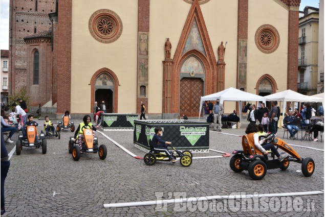 Pinerolo: macchine a pedali per bambini  nel centro storico
