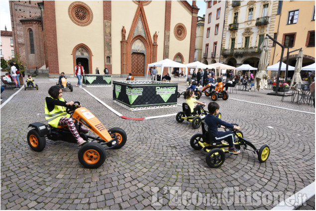 Pinerolo: macchine a pedali per bambini  nel centro storico