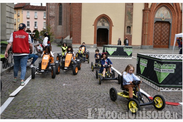 Pinerolo: macchine a pedali per bambini  nel centro storico