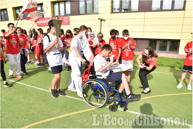 Special Olympics, la fiaccola dei Giochi da Abbadia al Palazzetto dello Sport: emozioni e applausi