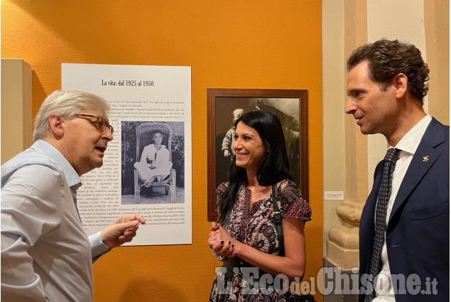 Pinerolo:Il critico d'arte Vittorio Sgarbi visita la mostra dell'artista Enrico Colombotto