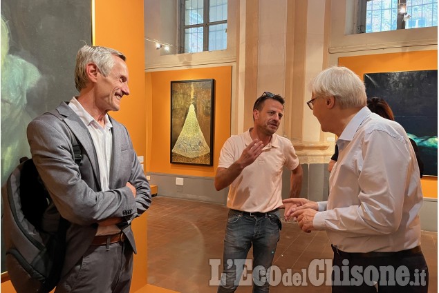 Pinerolo:Il critico d'arte Vittorio Sgarbi visita la mostra dell'artista Enrico Colombotto
