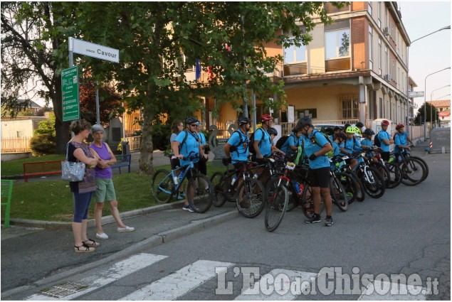 None: la partenza del gruppo ciclistico per la Liguria