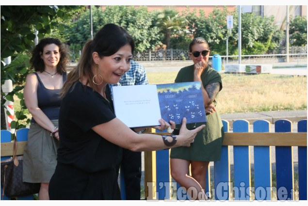 None: inaugurazione della casetta per il book crossing