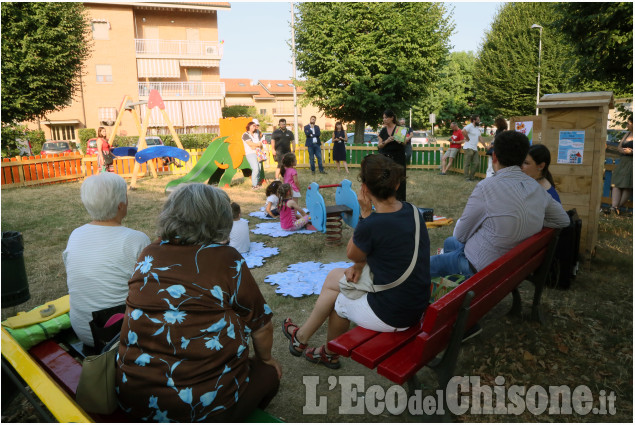None: inaugurazione della casetta per il book crossing