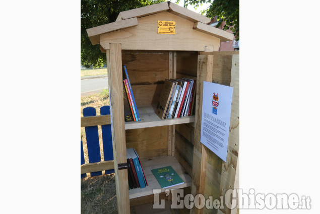 None: inaugurazione della casetta per il book crossing
