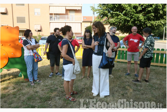 None: inaugurazione della casetta per il book crossing