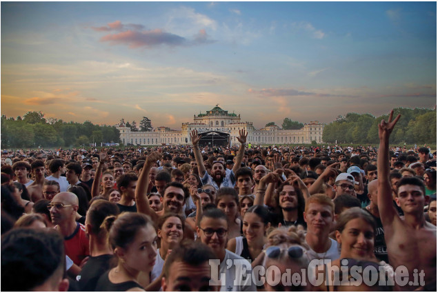 Sonic Park Stupinigi : Elodie sotto il palco al concerto di Marracash