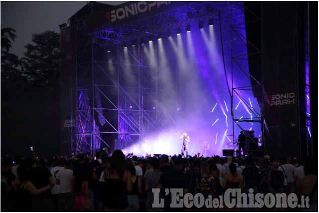 Sonic Park Stupinigi : Elodie sotto il palco al concerto di Marracash