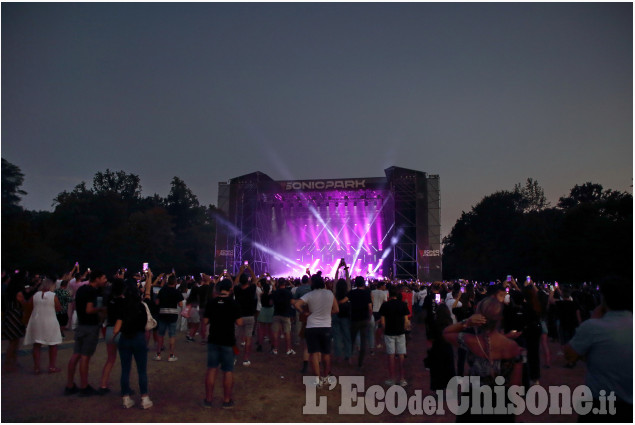 Sonic Park Stupinigi : Elodie sotto il palco al concerto di Marracash