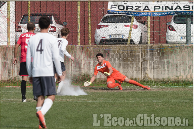 Calcio Promozione: prima vittoria Pinasca contro Infernotto