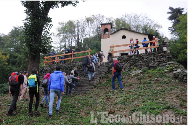 Barge, in cammino alla scoperta di barme e cappelle