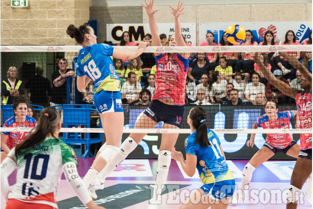 Volley, la serata al Pala Bus Company: Pinerolo-Novara in immagini