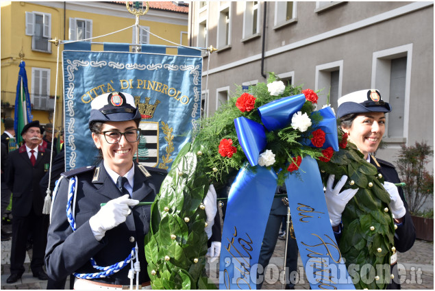 Pinerolo : 4 Novembre: Giornata dell'Unità Nazionale e delle Forze Armate sfilano in corteo 