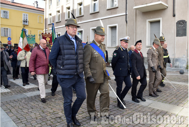 Pinerolo : 4 Novembre: Giornata dell'Unità Nazionale e delle Forze Armate sfilano in corteo 