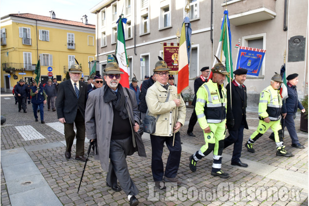Pinerolo : 4 Novembre: Giornata dell'Unità Nazionale e delle Forze Armate sfilano in corteo 
