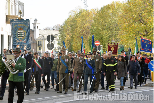 Pinerolo : 4 Novembre: Giornata dell'Unità Nazionale e delle Forze Armate sfilano in corteo 