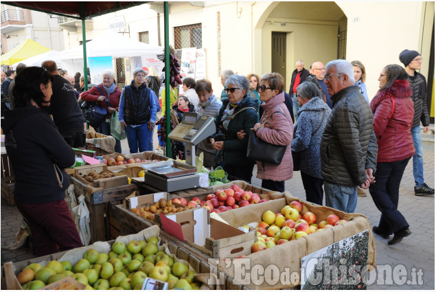 Cavour: Tutto mele ,grande successo 