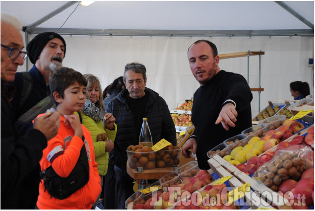 Cavour: Tutto mele ,grande successo 