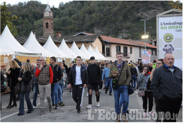 Cavour: Tutto mele ,grande successo 