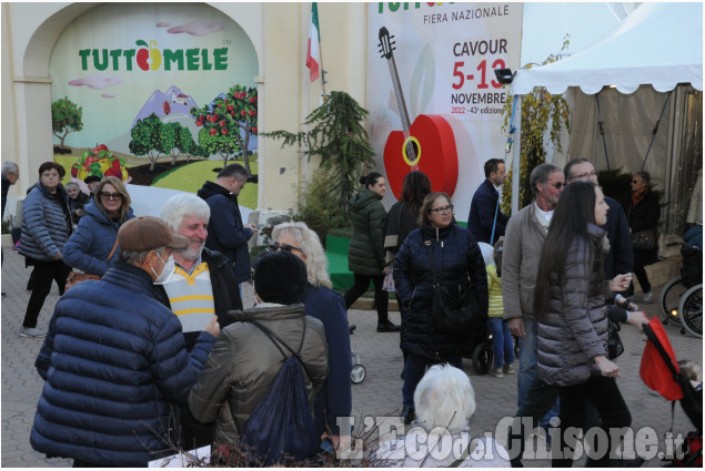 Cavour: Tutto mele ,grande successo 