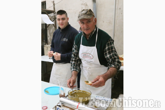 Virle: successo alla fiera del nespolo germanico e della zucca