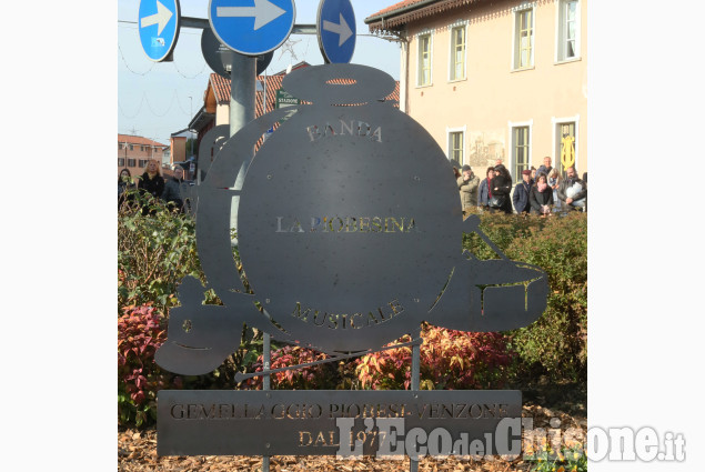 Piobesi: in occasione della Festa di Santa Cecilia, domenica 27 è stato inaugurato il monumento dedicato alla Banda musicale.