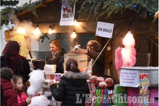 Pinerolo: Inizia il Natale tra mercatini e luci