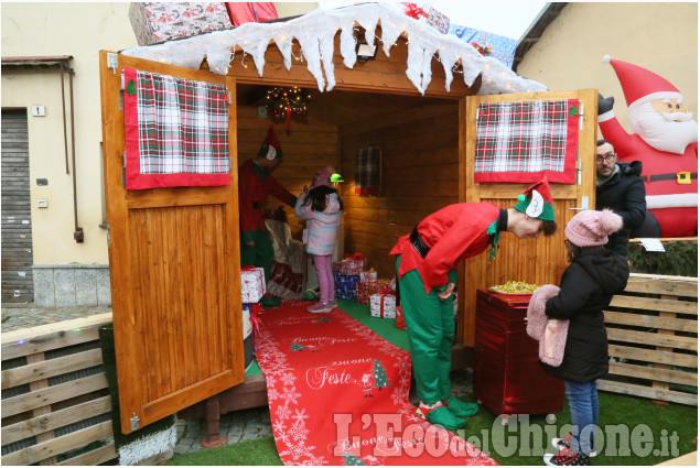 None: la consegna delle letterine alla casetta di Babbo Natale