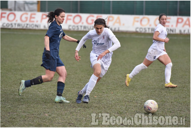 Calcio: il Pinerolo femminile festeggia vincendo il big-match