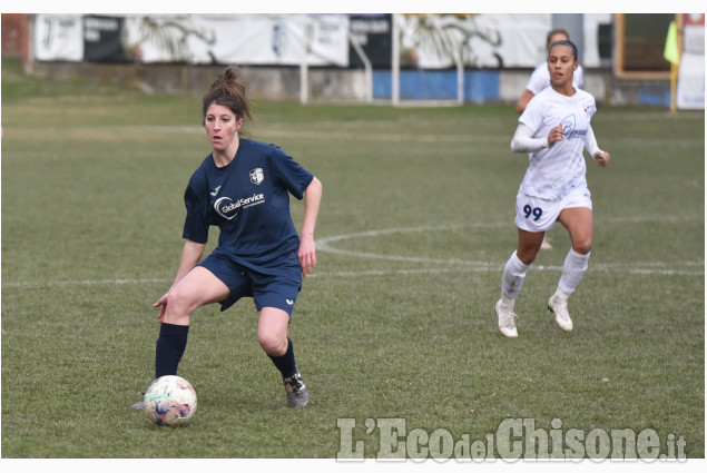 Calcio: il Pinerolo femminile festeggia vincendo il big-match