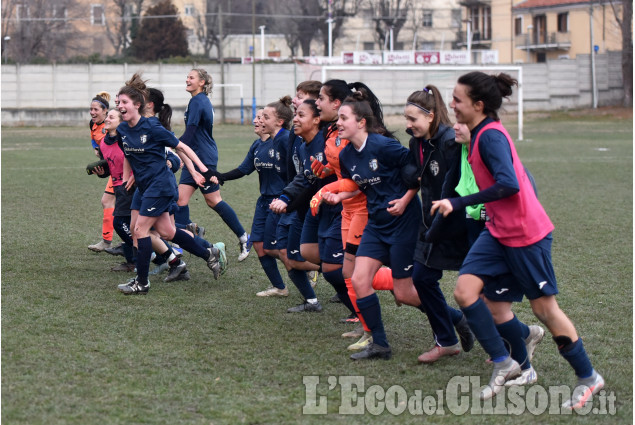 Calcio: il Pinerolo femminile festeggia vincendo il big-match