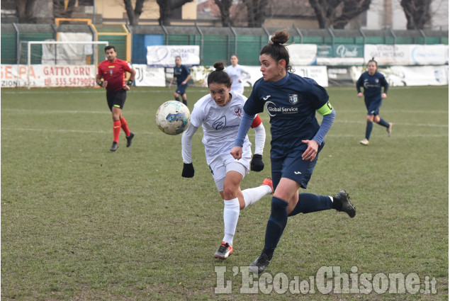 Calcio: il Pinerolo femminile festeggia vincendo il big-match