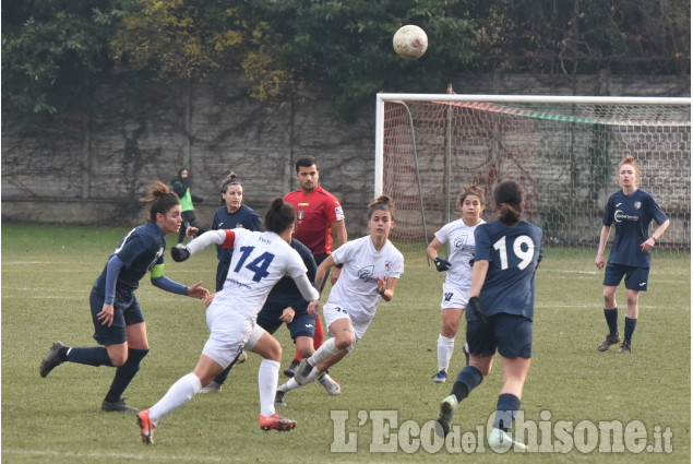 Calcio: il Pinerolo femminile festeggia vincendo il big-match